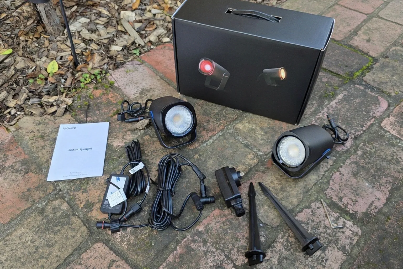 Inteligentne oświetlenie ogrodu: test reflektorów Govee Outdoor Spotlights 2