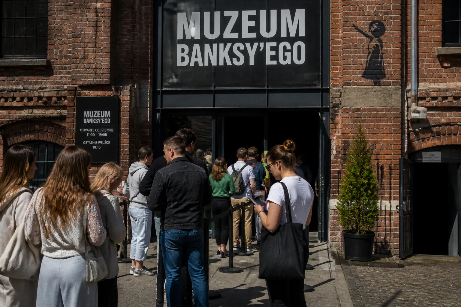 Muzeum Banksy'ego: bilety online czy w kasie na miejscu?