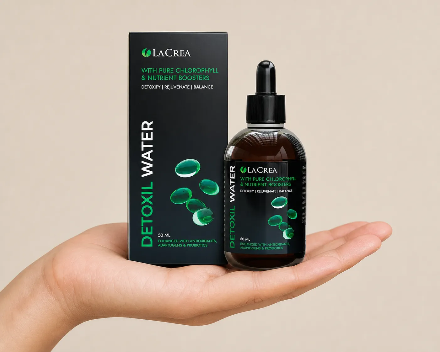 Detoxil water parasites — opakowanie w dłoni