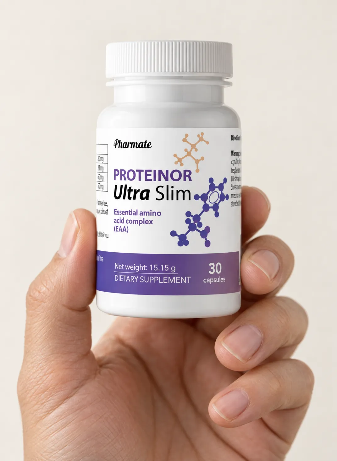 Proteinor Ultra Slim — opakowanie w dłoni