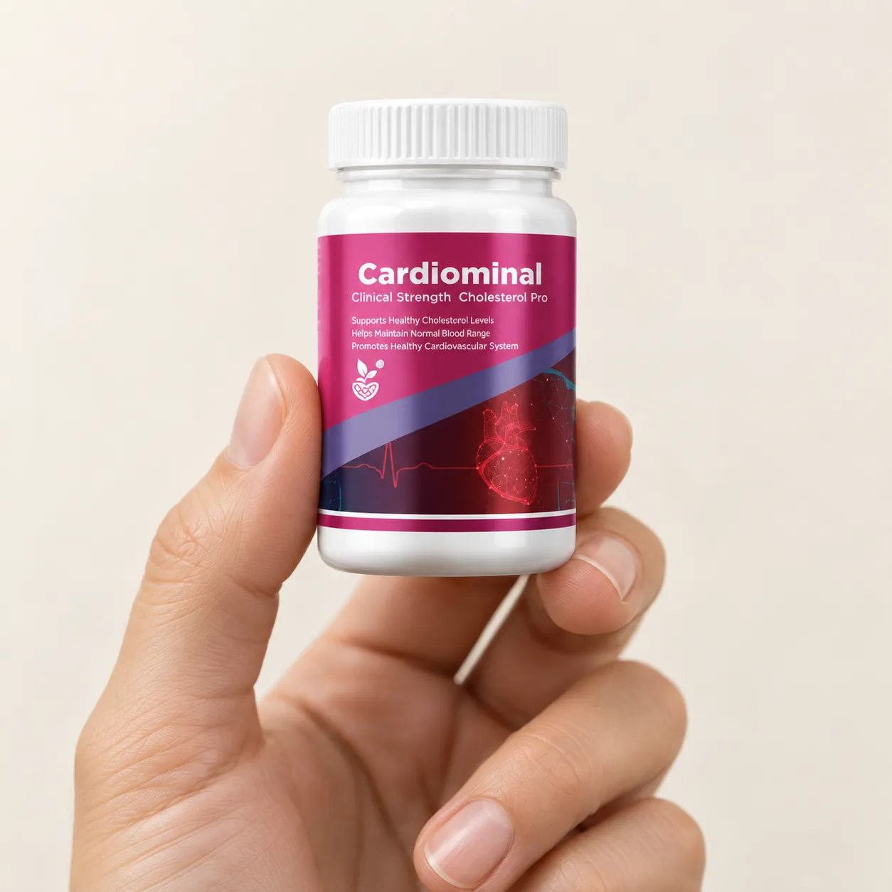 Cardiominal 3.98 — opakowanie w dłoni