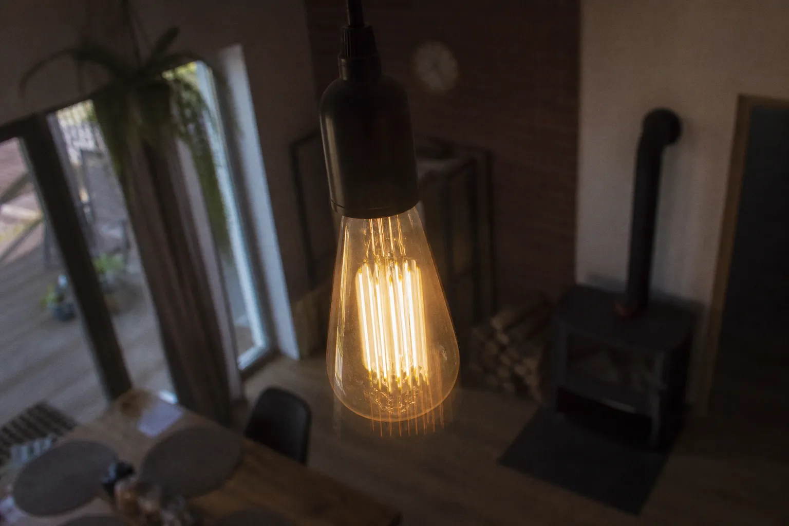 Ściemniacze smart i tanie LED-y: dlaczego migają?