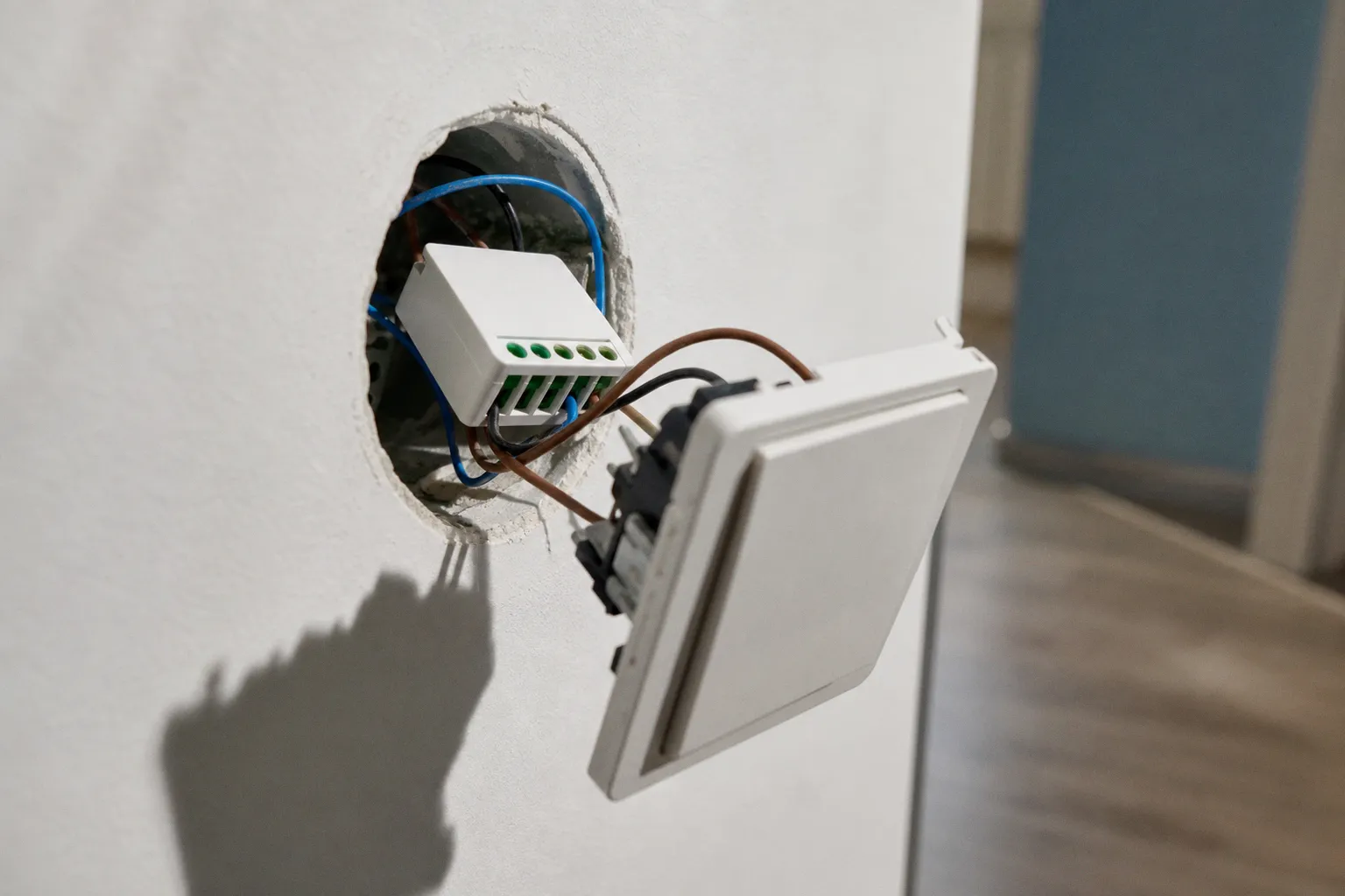Żarówki smart, przełączniki czy przekaźniki dopuszkowe?